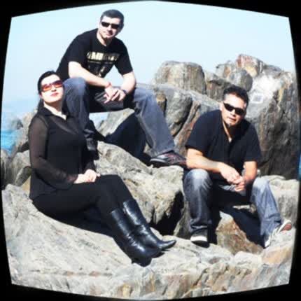 Carátula LA FILA - Sentado en un cuarto oscuro