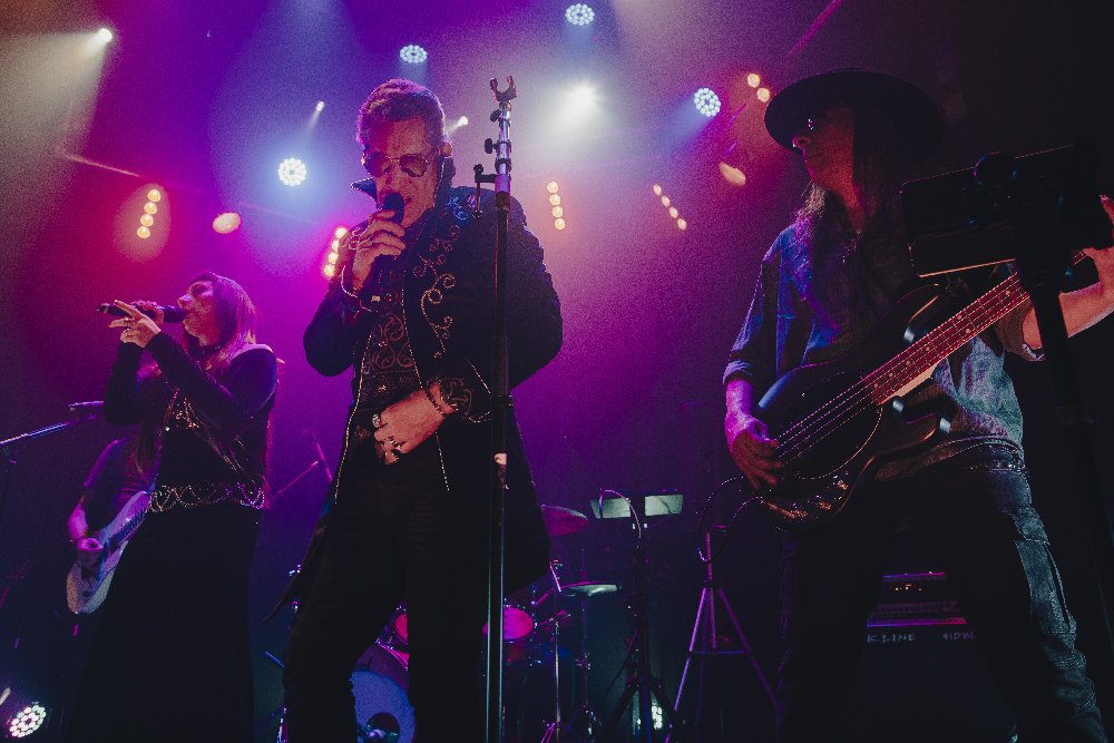 Flyer Nota The Legend Band y SINNERS unen Fuerzas en "Dark Beauty IX" en House of Rock and Blues