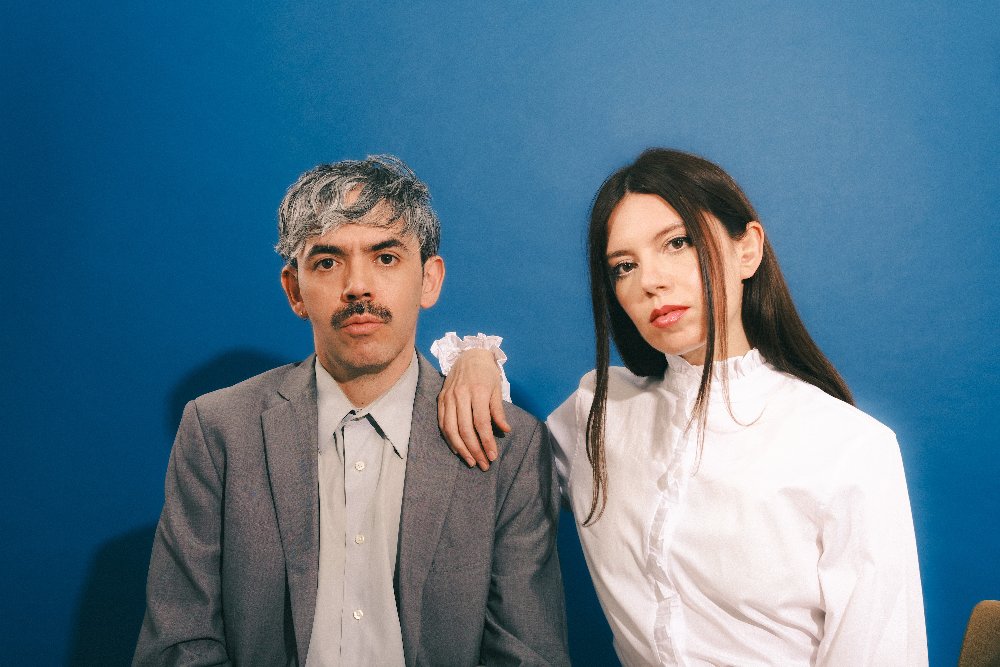 Flyer ✨ Nuevo single, misma magia ✨  Dënver vuelve a la pista con 'Bien Tu Mal'