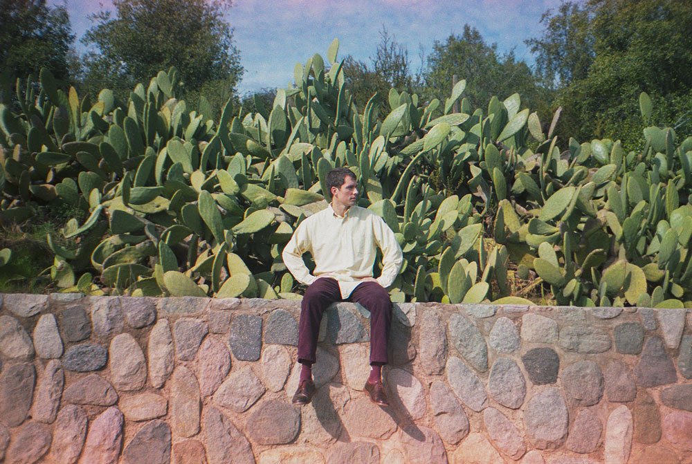 Flyer El indie folk de cámara de y Vicente brilla con luz cálida en 'Dejar Partir', su tercer álbum de estudio